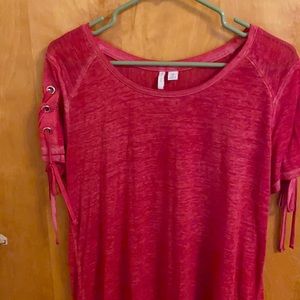 Woman’s short sleeve shirt